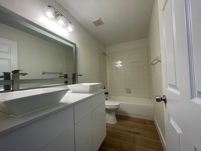 Building Photo - 12472 SW 44th Ct