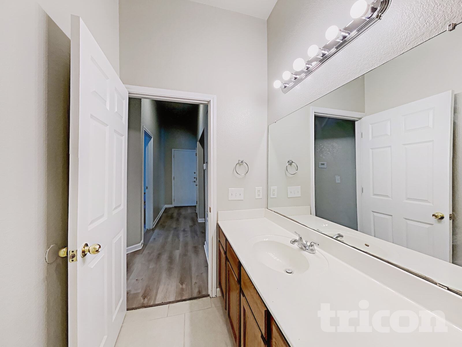 Building Photo - 9822 Vandenberg Way