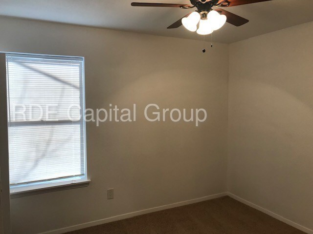 Building Photo - Beautiful 2/2 in Haltom City