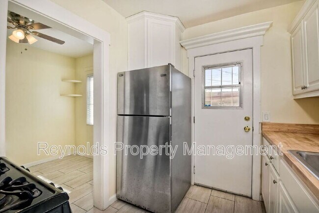 Building Photo - 3343 Chamoune Ave