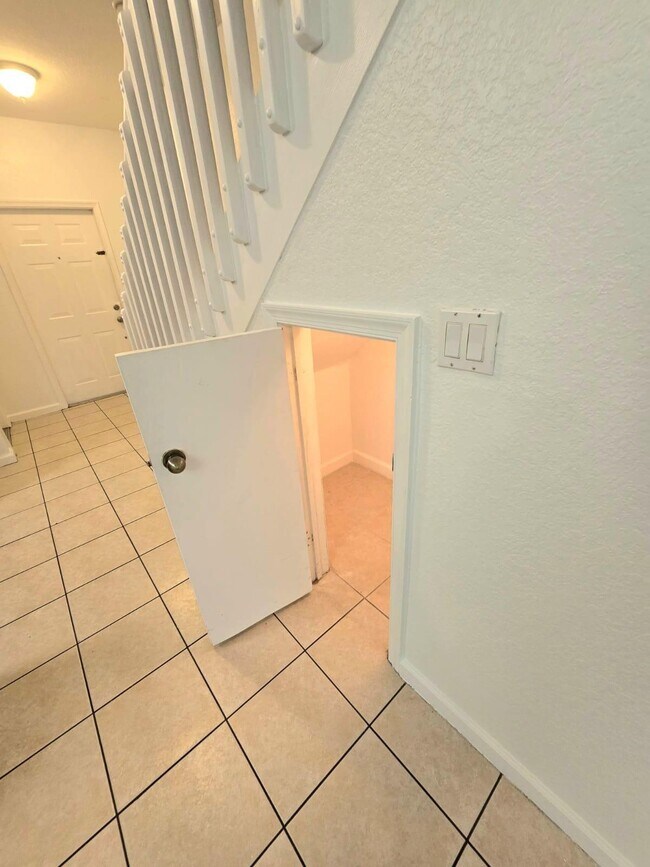 Building Photo - 6606 Catalina Ln