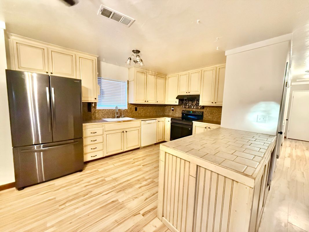 Building Photo - 482 Aztec Ln