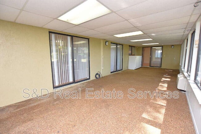 Building Photo - 1715 High Point Dr