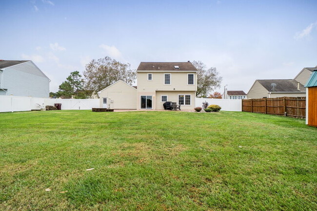Building Photo - 625 Creekwood Dr