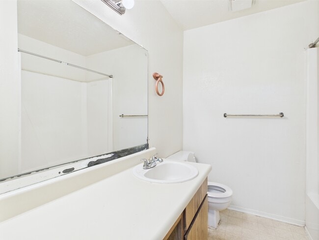 Building Photo - 1108 Welsh Ave