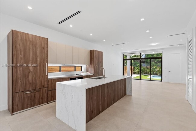 Building Photo - 3047 Elizabeth St