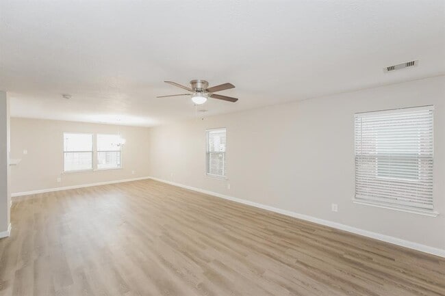 Building Photo - 26123 Flinton Dr