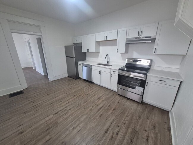 Building Photo - Charming 2-Bedroom Home with Fenced Yard in Covington!