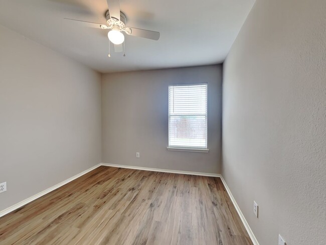 Building Photo - FANTASTIC HOME IN FORNEY!