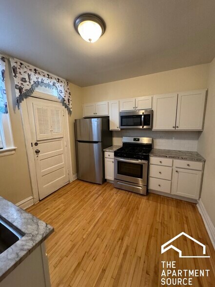 Building Photo - 2226 W Arthur Ave