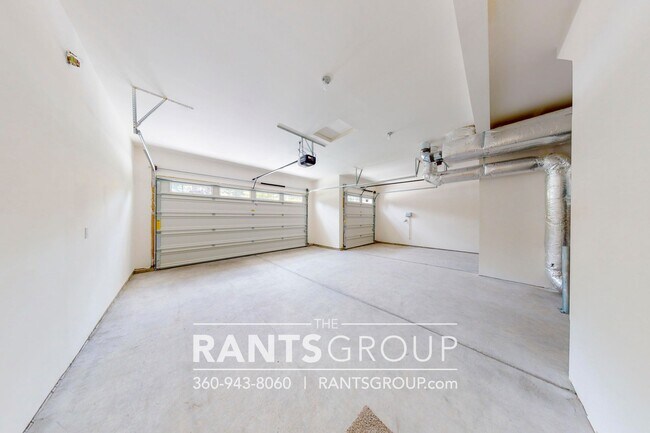Building Photo - 3 Car Garage! Private Beach Access! Fantastic Location! I5 & shopping only 5 minutes away!
