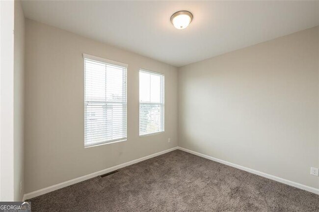 Building Photo - 381 Skylar Way SE