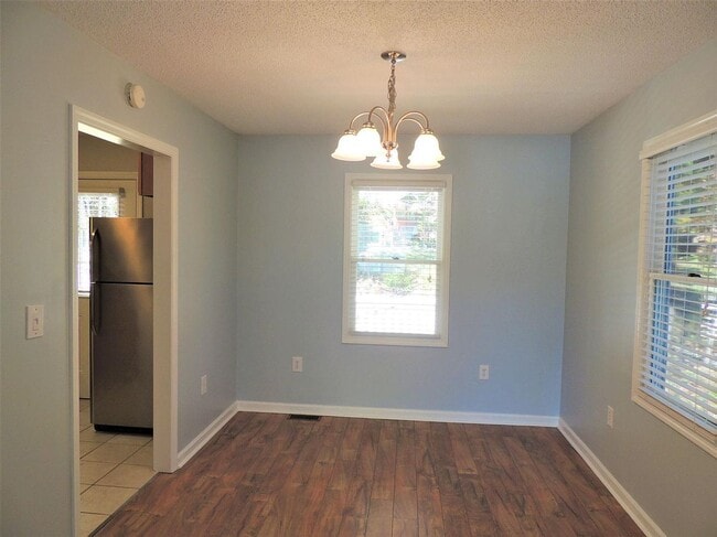 Building Photo - 19 Ashwood Dr