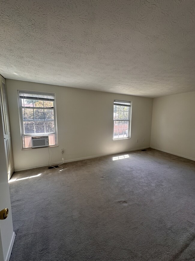 Building Photo - 445 Heather Ridge Dr