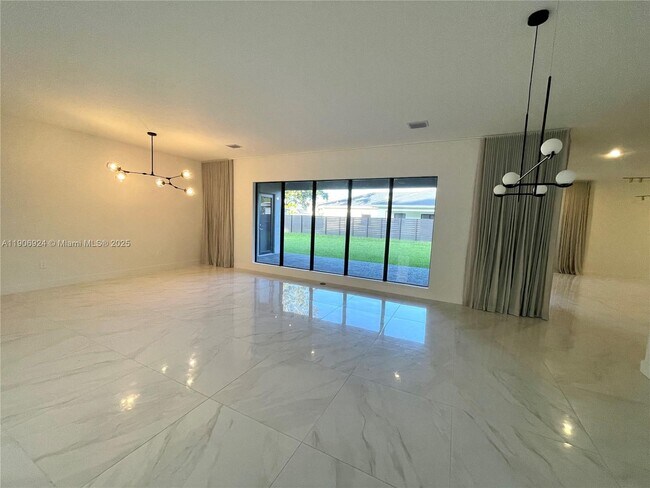 Building Photo - 11181 SW 92nd Ave