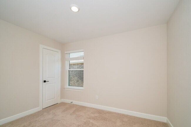 Building Photo - 1102 Princeton Hts Blvd