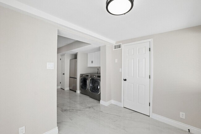 Building Photo - 7826 E Heatherbrae Ave