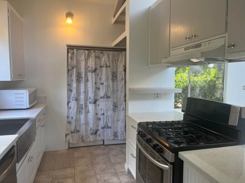 Building Photo - 15 N San Marcos Rd