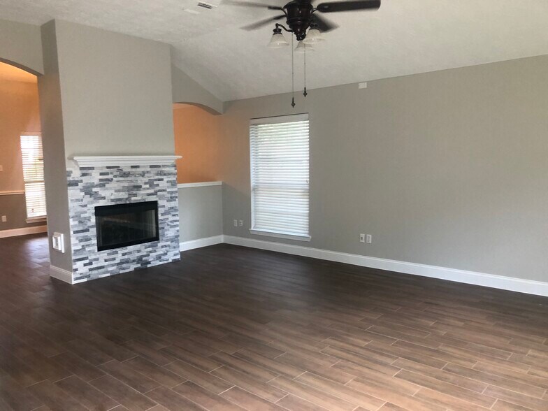 Primary Photo - 19306 Pinewood Bluff Ln