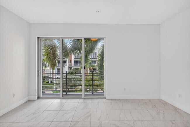 Building Photo - 1044 NE 18th Ave