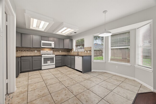 Building Photo - 5439 Baslow Dr