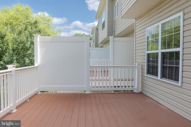 Building Photo - 726 Millhouse Dr