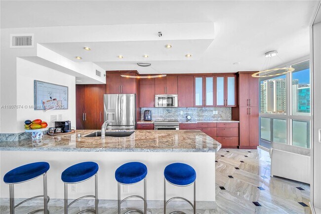 Building Photo - 16425 Collins Ave