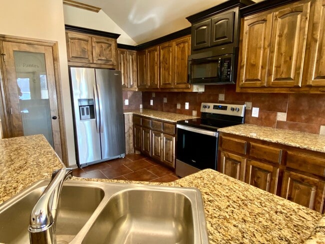 Building Photo - Water Front Property!!  3 Bed, 2 bath with Storm Shelter