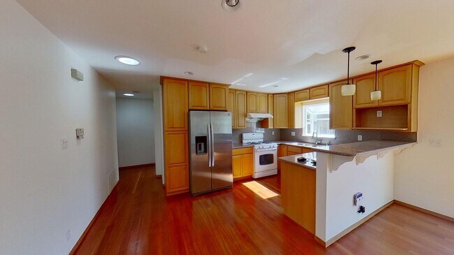 Building Photo - Beautiful Santa Clara home with fenced bac...