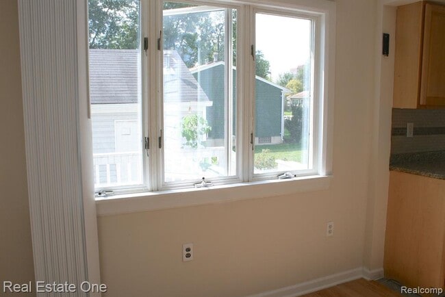 Building Photo - 3268 Troy Ave