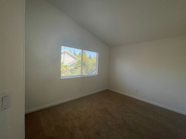 Building Photo - 3 Bedroom 3 Bath Home in West Natomas