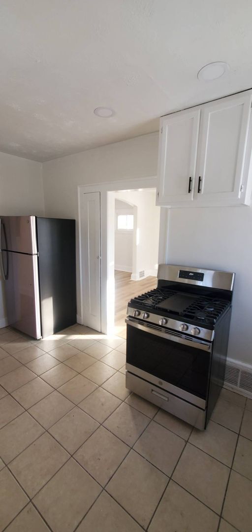 Building Photo - Charming 3-Bedroom Single Family Home Now Available for Rent