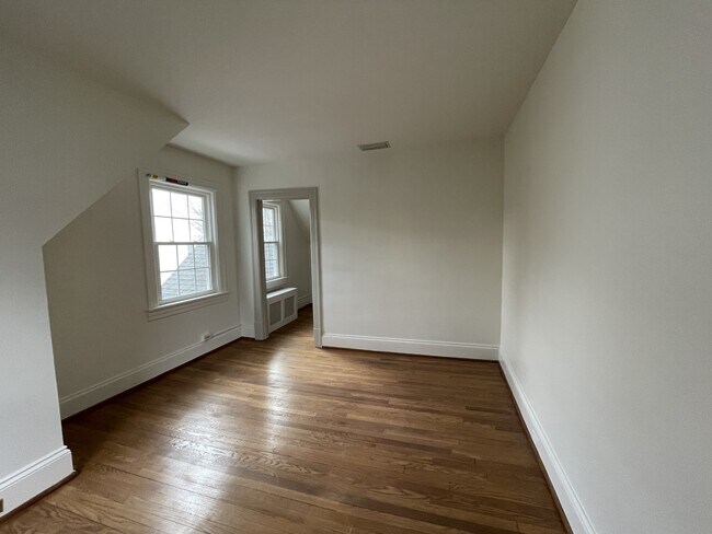 Building Photo - 3417 Plymouth Pl