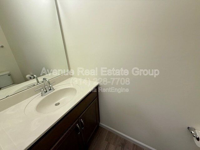 Building Photo - 713 Crested Pt Dr