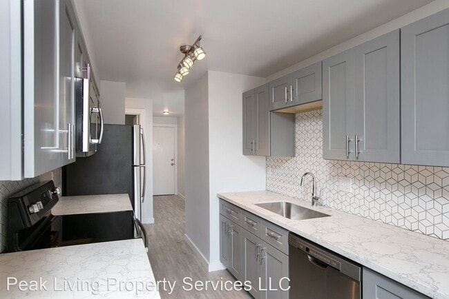 Building Photo - 5600 California Ave SW