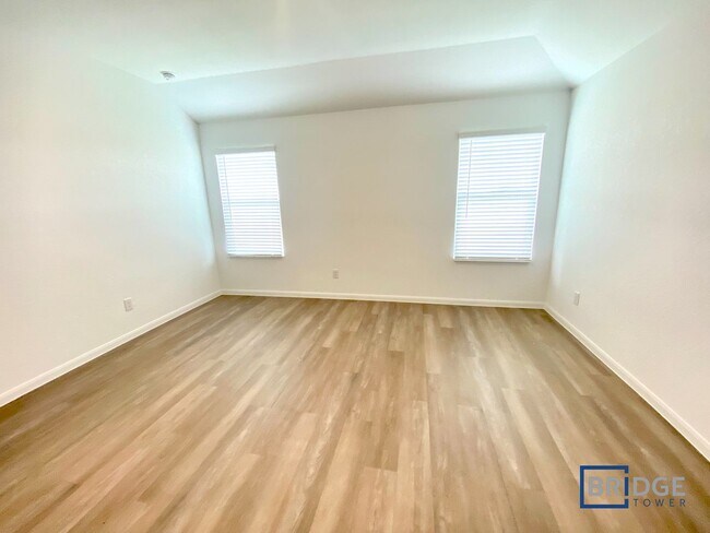 Building Photo - 2720 Coral Vly