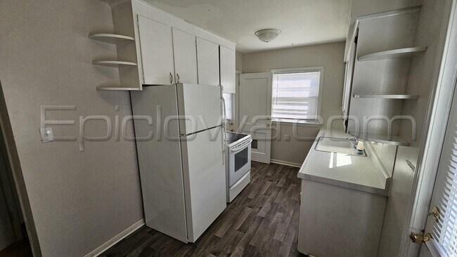 Building Photo - 1105 33rd St SE