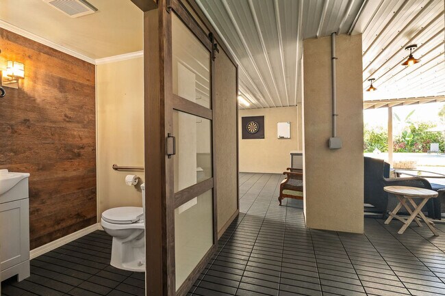 Building Photo - 430 Arricola Ave