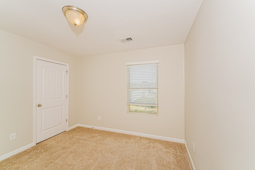 Building Photo - 9340 Hoffman Pl