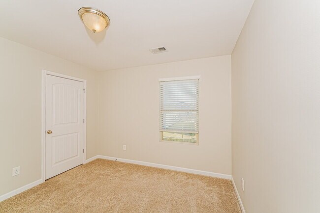 Building Photo - 9340 Hoffman Pl