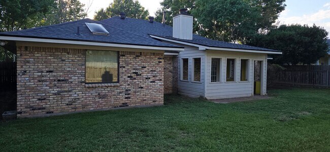 Building Photo - 6213 W Oxbow Loop