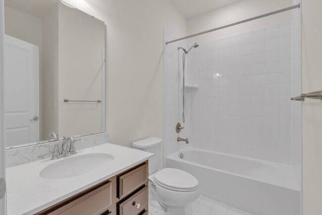 Building Photo - Luxurious 4 Bed 4.5 Bath Brick Townhome In...