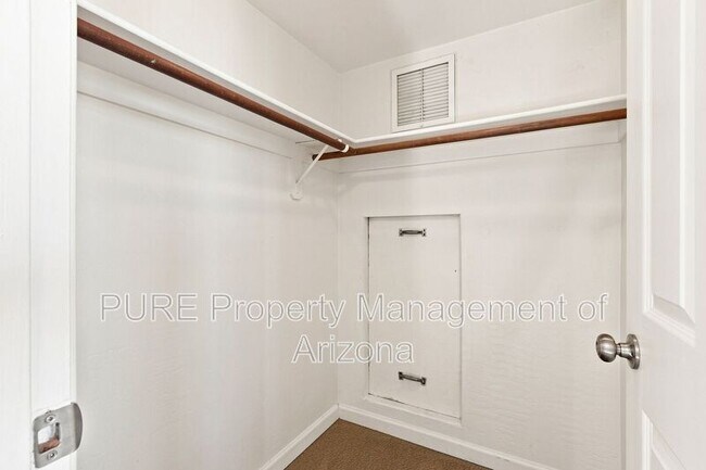 Building Photo - 30 E Brown Rd