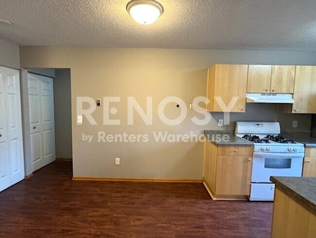Building Photo - Available now - your very own 2 bedroom, 2 bath condo in Plymouth!