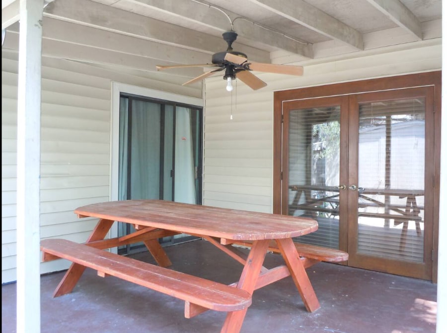 Covered patio - 6806 Thorncliffe Dr