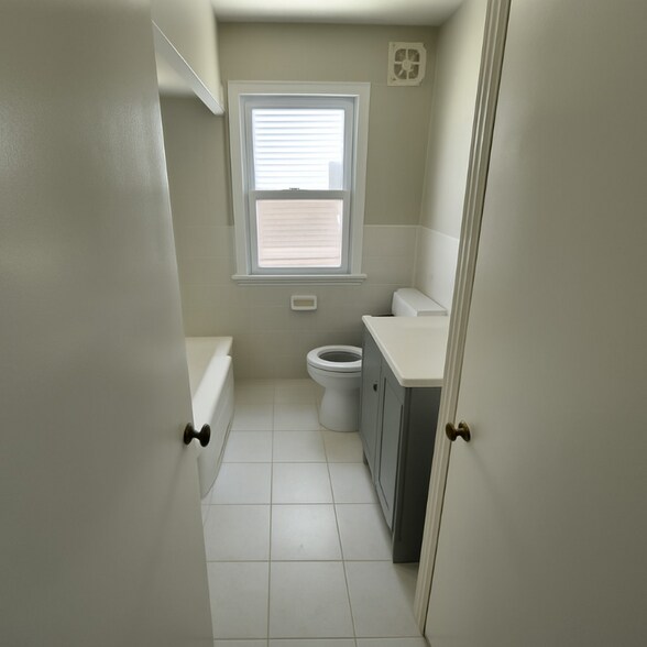 Building Photo - 5618 Merkle Ave