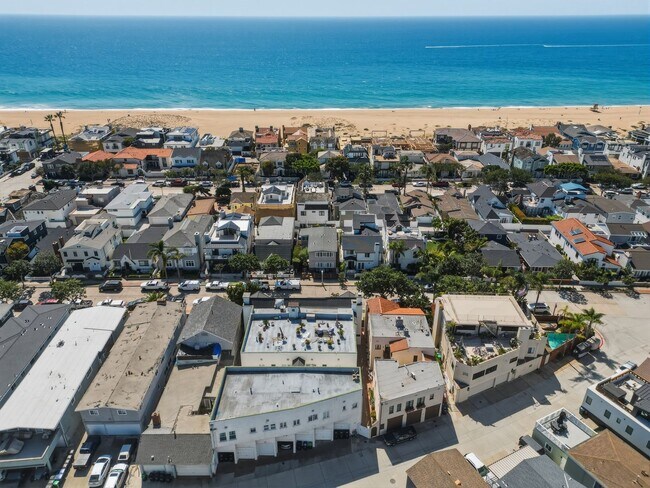 Building Photo - 1530 Miramar Dr