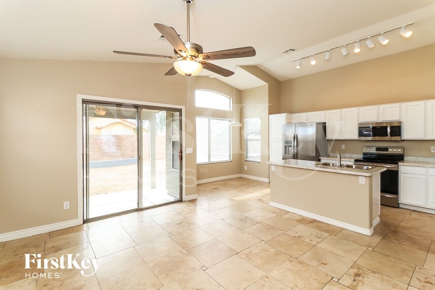 Building Photo - 14955 W Maui Ln