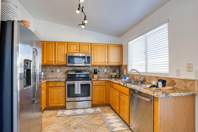 Building Photo - 1452 E Torrey Pines Ln