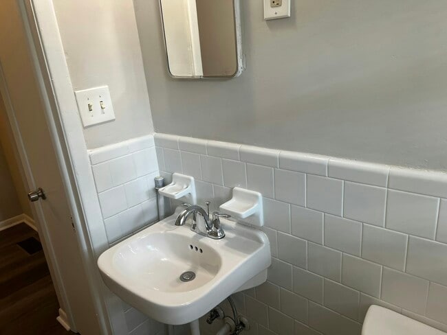 Building Photo - 1472 Tulip Pl
